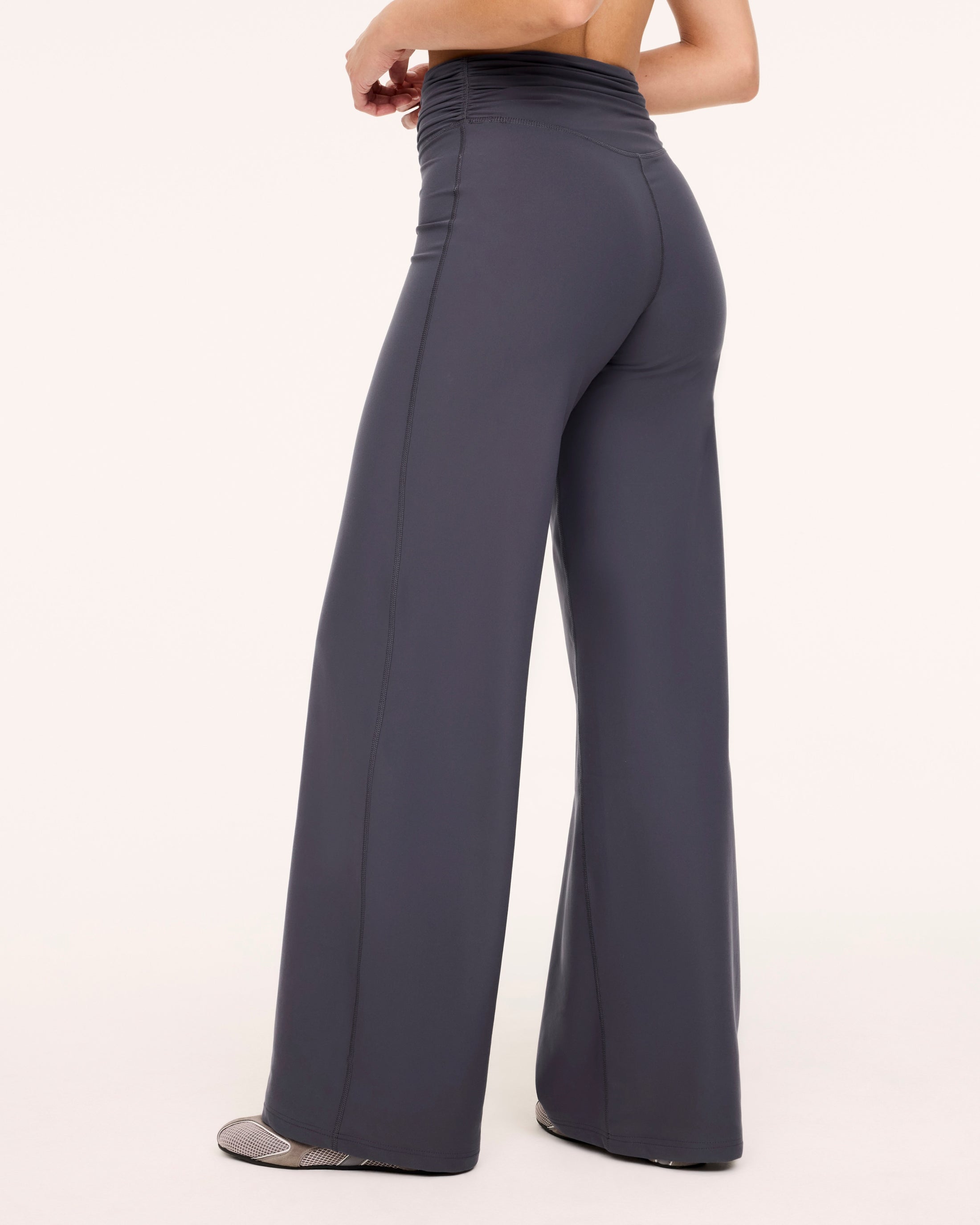Spanxsmooth™ Onform Petite Ruched Wide Leg Pant