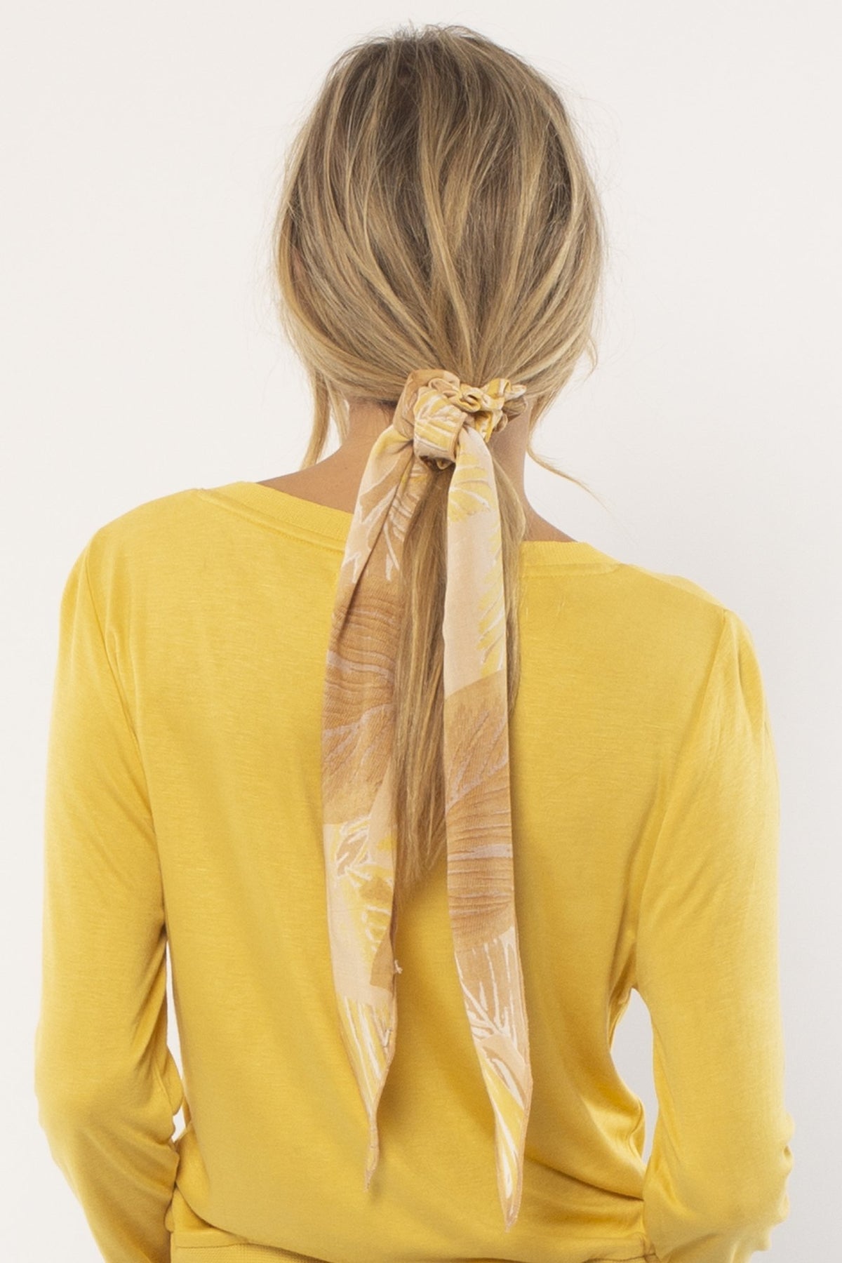 Knotty Scrunchie Scarf